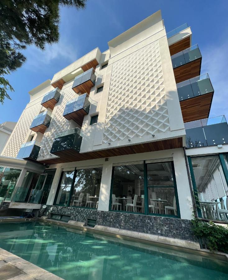 Hotel Montecarlo - Vista Mare Con Piscina & Area Fitness Riccione Exterior photo