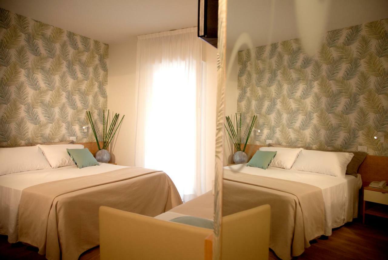 Hotel Montecarlo - Vista Mare Con Piscina & Area Fitness Riccione Exterior photo